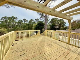 81 Lake Front Dr in Destin, FL - Building Photo