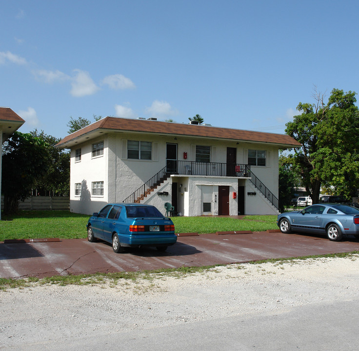 832-836 SW 30th St in Fort Lauderdale, FL - Building Photo