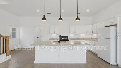 895 E Mather St in New Braunfels, TX - Building Photo - Building Photo