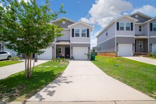 141 Iron Horse Dr E in Crestview, FL - Building Photo