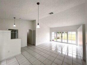 11341 SW 63rd Terrace in Miami, FL - Building Photo - Building Photo