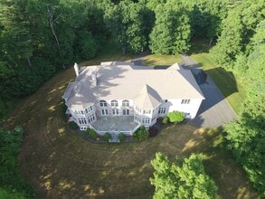 11 Elizabeth Way in Lynnfield, MA - Building Photo - Building Photo