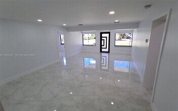 216 Shadow Way in Miami Springs, FL - Building Photo - Building Photo