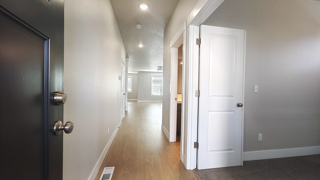17542 SW Sunview Ln in Beaverton, OR - Foto de edificio - Building Photo