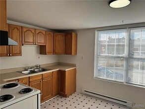 215 E Cherry St in Troy, MO - Building Photo - Building Photo