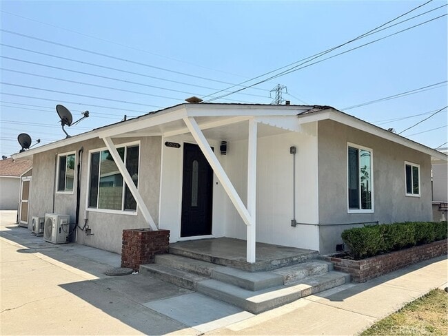 property at 5828 N Vista St
