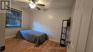 535 Enfield Rd in Burlington, ON - Building Photo - Building Photo