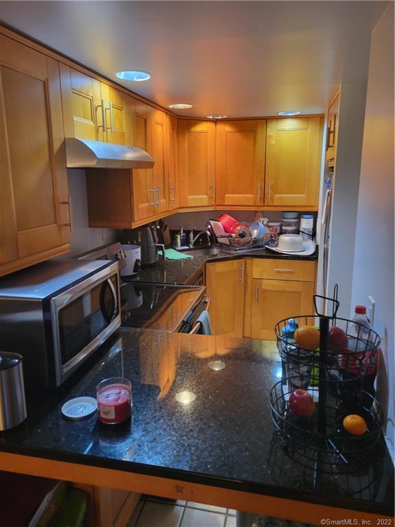 60 Strawberry Hill Ave in Stamford, CT - Building Photo - Building Photo