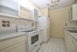 6000 Reims Rd in Houston, TX - Foto de edificio - Building Photo