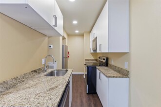 513 S Post Oak Ln in Houston, TX - Foto de edificio - Building Photo