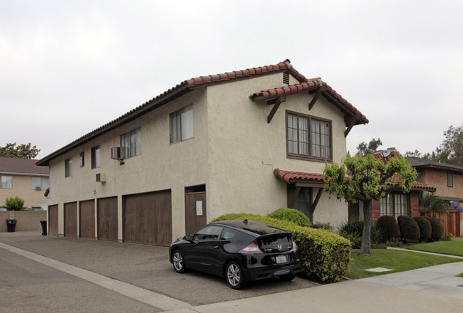 1211 S Sunburst Way in Anaheim, CA - Foto de edificio - Building Photo