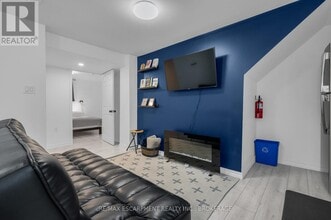 16 Golden Blvd E in Welland, ON - Building Photo - Building Photo