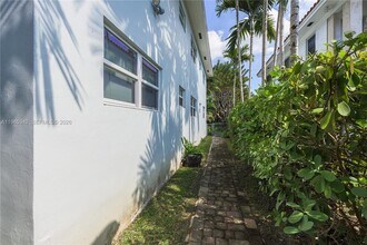 3911 Ponce de Leon Blvd in Coral Gables, FL - Building Photo - Building Photo