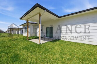725 Elmwood St in Park City, KS - Foto de edificio - Building Photo