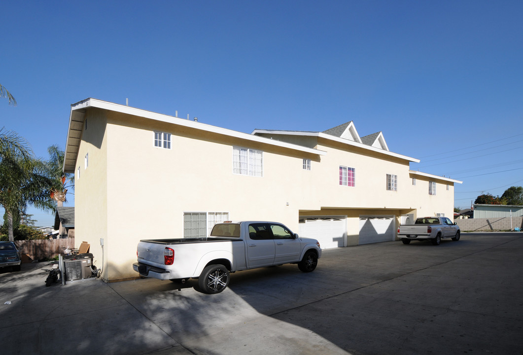 18821 E Pearl Ave in Orange, CA - Building Photo