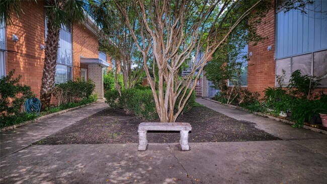 5538 Holly St in Houston, TX - Building Photo - Building Photo