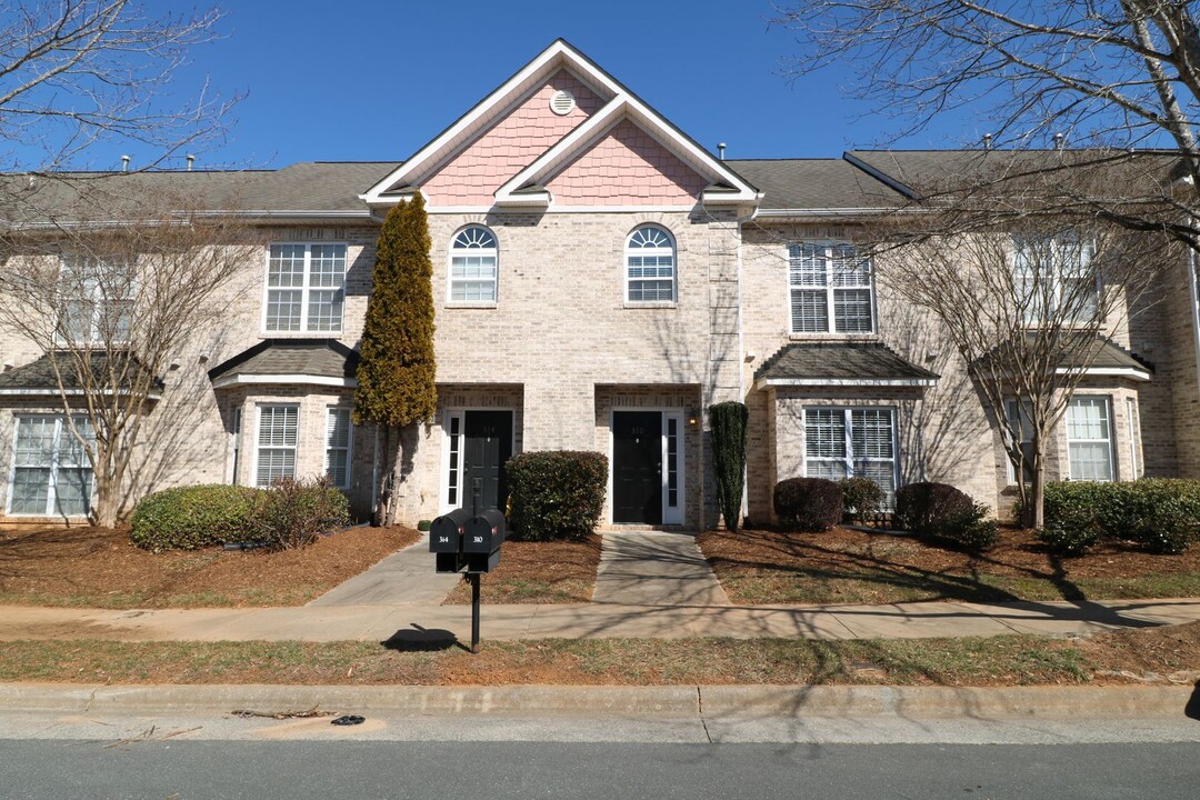 310 Summergate Dr in Winston-Salem, NC - Building Photo