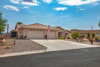 911 Pueblo Dr in Lake Havasu City, AZ - Foto de edificio - Building Photo