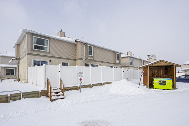 116 Deer Ridge Ln SE in Calgary, AB - Building Photo - Building Photo