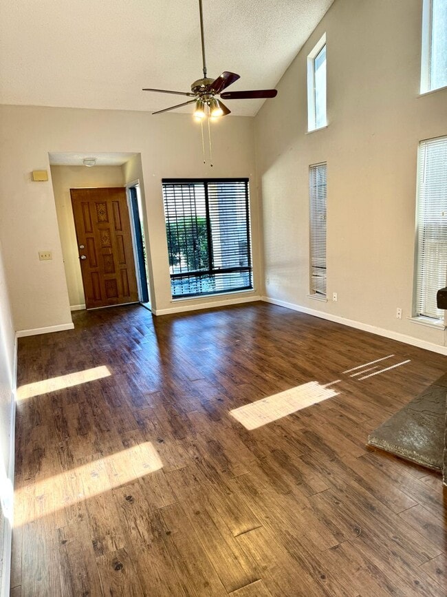 2010A Inglis Way in Roseville, CA - Building Photo - Building Photo