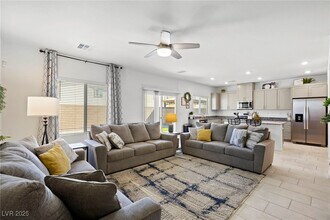 7714 Duran Hbr Ln in North Las Vegas, NV - Building Photo - Building Photo