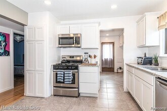 3800 Elmhurst Ave in Royal Oak, MI - Building Photo - Building Photo