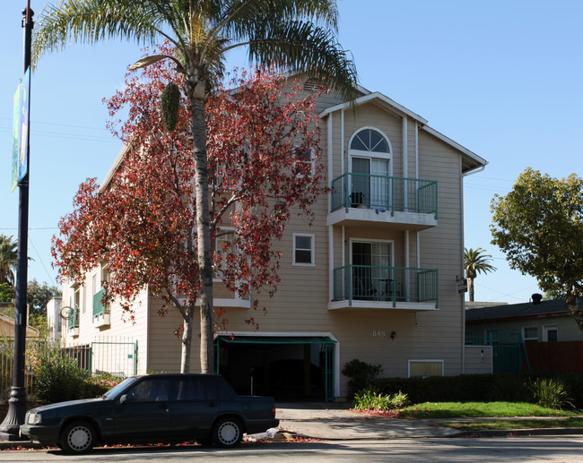 845 Redondo Ave in Long Beach, CA - Building Photo - Building Photo