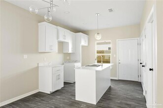 5701 Notre Dame Ave, Unit 4 in McAllen, TX - Building Photo - Building Photo