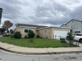 1532 Valdez Cir in Salinas, CA - Building Photo