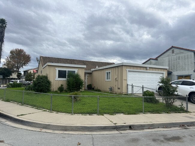 property at 1532 Valdez Cir