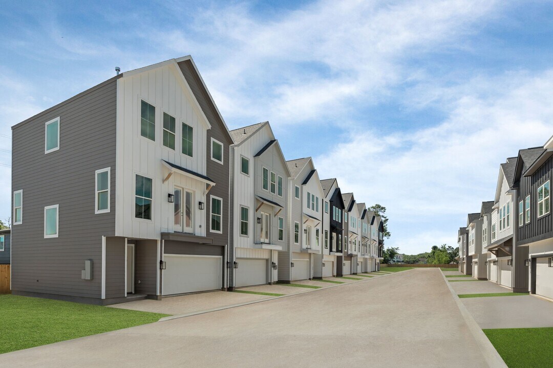 5822 Sunlight Ln in Houston, TX - Building Photo