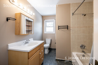 6 Jasmin Crescent in St Catharines, ON - Building Photo - Building Photo