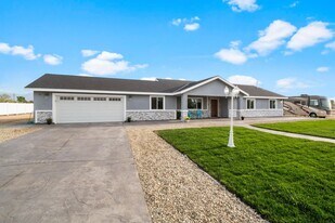 10150 E Ave Q12 in Littlerock, CA - Building Photo