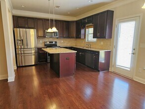 10563 Naramore Ln in Alpharetta, GA - Building Photo - Building Photo