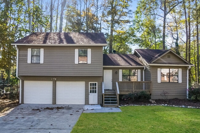 property at 3055 Sumit Wood Dr NW