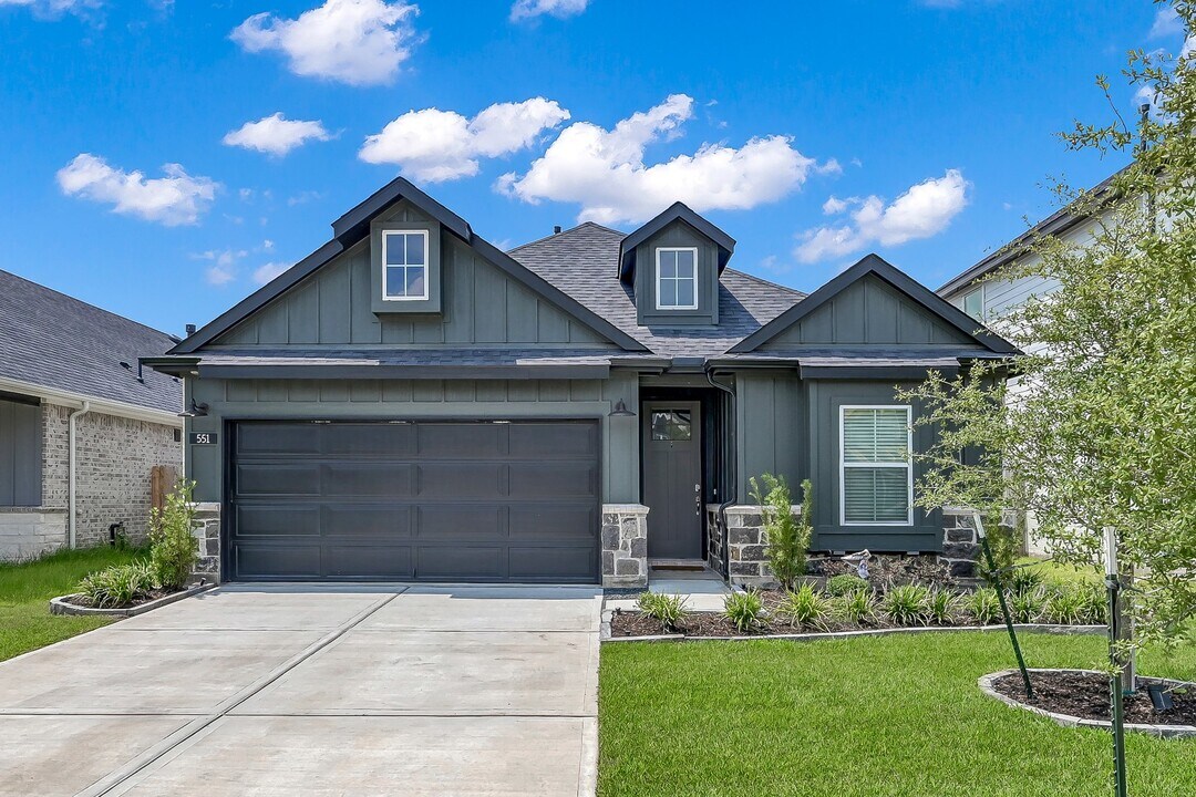 551 Ruby Bnd Ln in Montgomery, TX - Building Photo