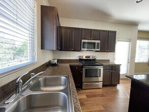 22041 E Pennwood Cir in Centennial, CO - Foto de edificio - Building Photo