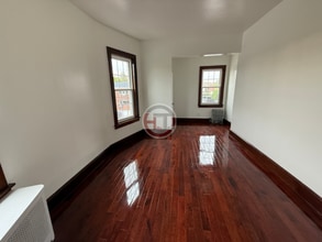 2401 E Tremont Ave in Bronx, NY - Building Photo - Building Photo