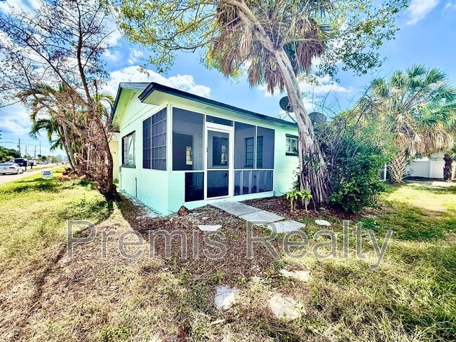 7960 Boca Ciega Dr in St Pete Beach, FL - Building Photo - Building Photo