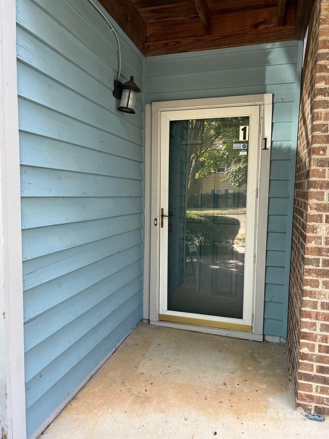 3218 Selwyn Farms Ln in Charlotte, NC - Foto de edificio - Building Photo