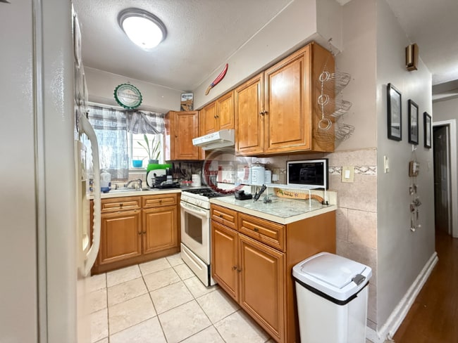 property at 2047 Mayflower Ave
