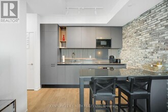 39 Mary St in Barrie, ON - Building Photo - Building Photo