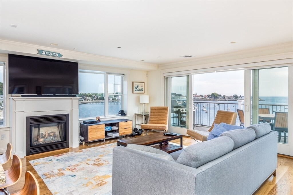 289 Humphrey St in Swampscott, MA - Building Photo