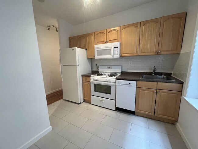 6209 JFK Blvd E-Unit -1FS in West New York, NJ - Building Photo - Building Photo