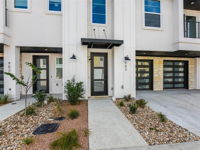 property at 12001 Vista Parke Dr