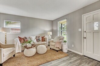 2212 N Parkwood Dr in Savannah, GA - Building Photo - Building Photo