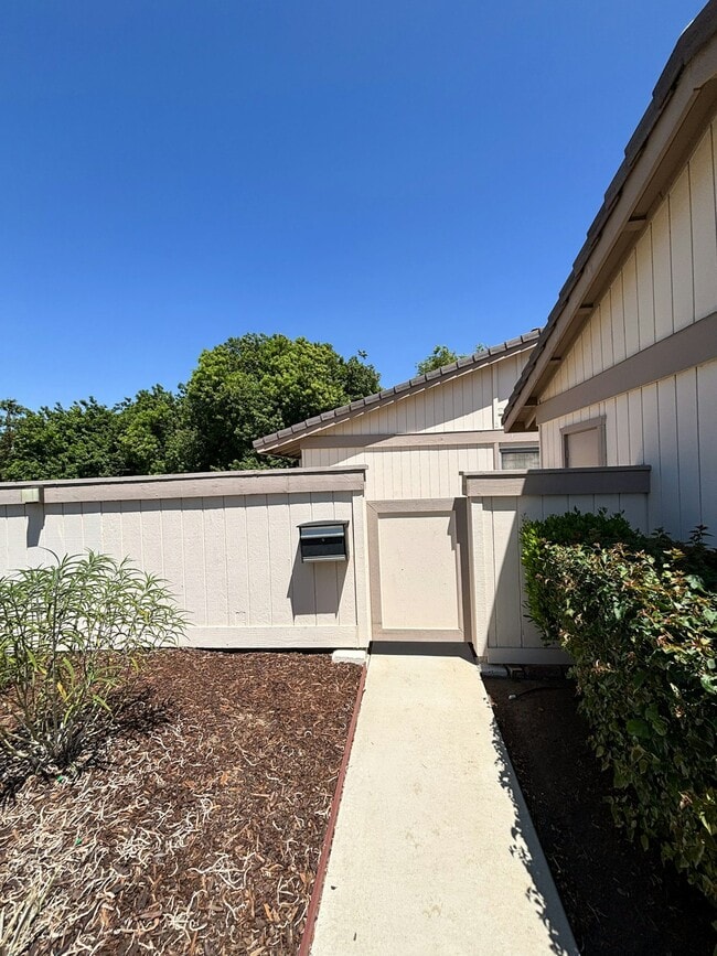 11104 Poblado Rd in San Diego, CA - Building Photo - Building Photo