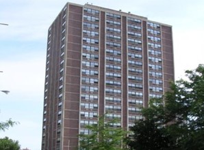 Sherway Towers in Chicago, IL - Building Photo - Building Photo