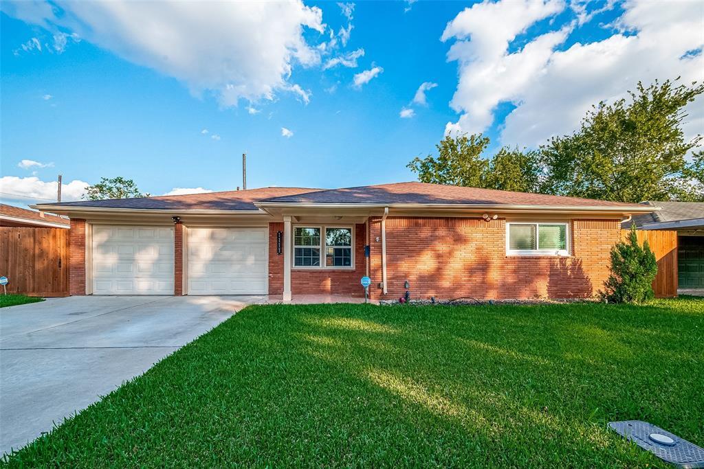 1111 Alpha Dr in Pasadena, TX - Building Photo