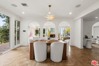 8828 Thrasher Ave in Los Angeles, CA - Foto de edificio - Building Photo